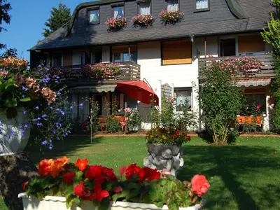 Ein Garten an der Unterkunft Haus Ingrid