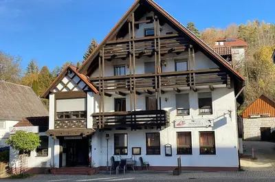 Das Gebäude in dem sich die Pension befindet