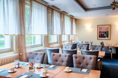 Ein Sitzbereich in der Unterkunft Taste Hotel Kulmbach