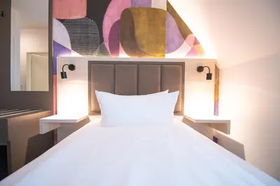 Ein Bett oder Betten in einem Zimmer der Unterkunft Taste Hotel Kulmbach
