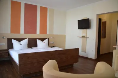 Ein Bett oder Betten in einem Zimmer der Unterkunft Hotel Königsteiner Hof