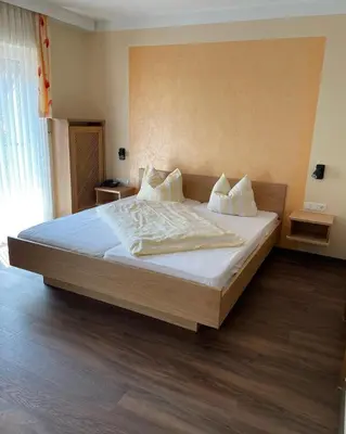 Ein Bett oder Betten in einem Zimmer der Unterkunft Hotel Königsteiner Hof