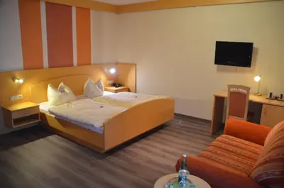 Ein Bett oder Betten in einem Zimmer der Unterkunft Hotel Königsteiner Hof
