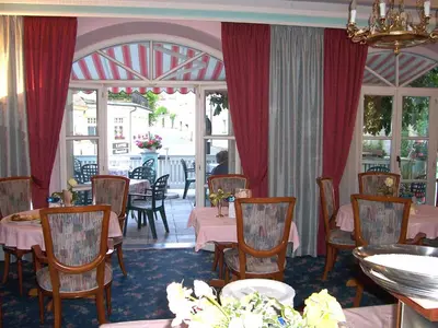 Ein Restaurant oder anderes Speiselokal in der Unterkunft Hotel Krone