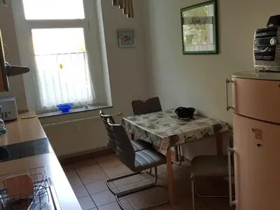 Küche/Küchenzeile in der Unterkunft Vorbeischauen in Plauen 2