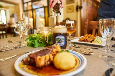 Essen im Hotel oder in der Nähe