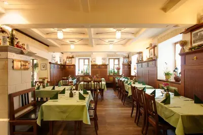 Ein Restaurant oder anderes Speiselokal in der Unterkunft Sperber Bräu - 3-Sterne-Superior Hotel mit Gasthof und eigener Brauerei - kein Ruhetag