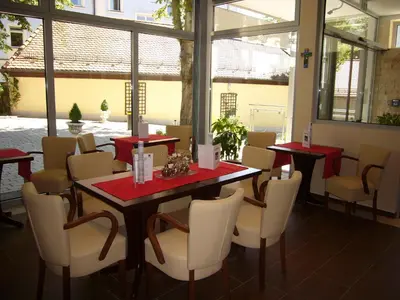 Ein Restaurant oder anderes Speiselokal in der Unterkunft Klassik Hotel am Tor - 3 Sterne Superior direkt am Unteren Tor