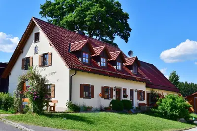 Das Gebäude in dem sich die Ferienwohnung befindet