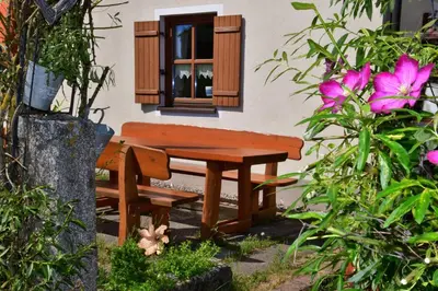 Ein Garten an der Unterkunft Ferienwohnung Burgerhof