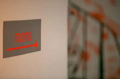 Ein Zertifikat, Auszeichnung, Logo oder anderes Dokument, das in der Unterkunft Hotel Maxplatz ausgestellt ist