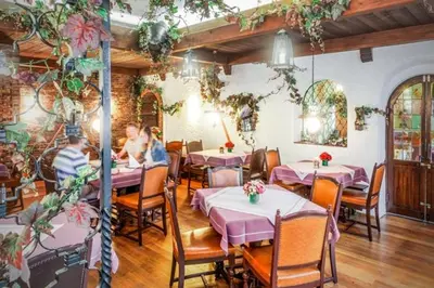 Ein Restaurant oder anderes Speiselokal in der Unterkunft Hotel Ertl