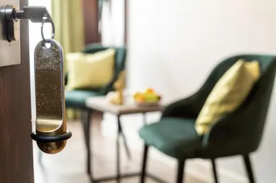 Ein Sitzbereich in der Unterkunft Hotel Goldener Hirsch