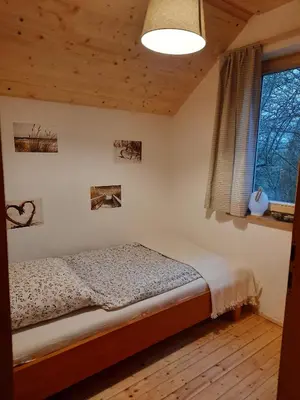 Ein Bett oder Betten in einem Zimmer der Unterkunft Jagdhaus im Grünen, mit Sauna