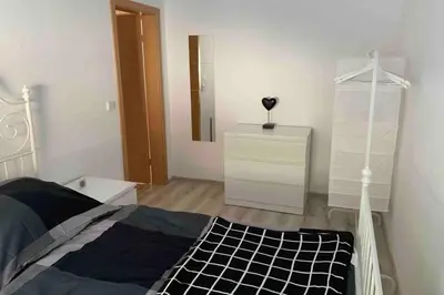 Ein Bett oder Betten in einem Zimmer der Unterkunft Moderne Ferienwohnung für 5 Gäste in Oberwiesenthal