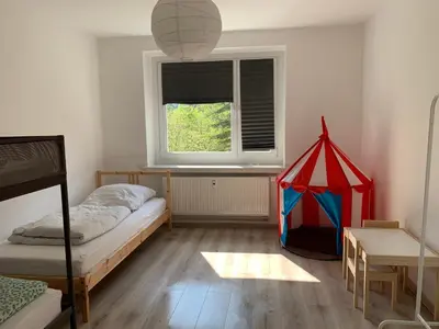 Ein Bett oder Betten in einem Zimmer der Unterkunft Moderne Ferienwohnung für 5 Gäste in Oberwiesenthal