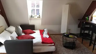 Ein Sitzbereich in der Unterkunft Apartment Pegnitzmühle mit Pegnitzinsel