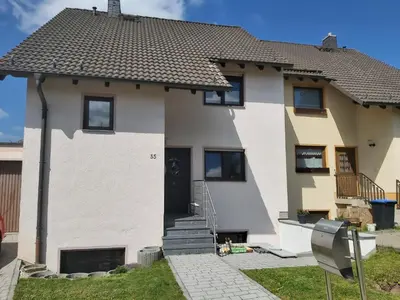 Das Gebäude in dem sich die Ferienwohnung befindet