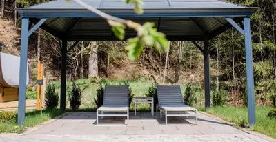 Ein Garten an der Unterkunft Chalet Bischofsmühle