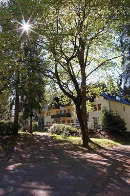Ein Garten an der Unterkunft Haus Kuhberg