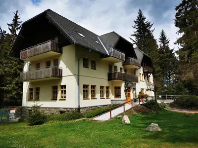 Das Gebäude in dem sich das Gasthaus befindet