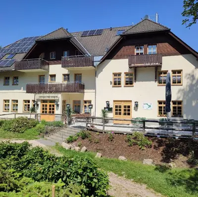 Das Gebäude in dem sich das Gasthaus befindet