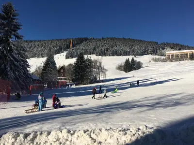 Ferienwohnung direkt am Ski und Rodelhang im Winter