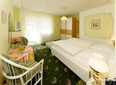 Ein Bett oder Betten in einem Zimmer der Unterkunft Hotel Garni Regina