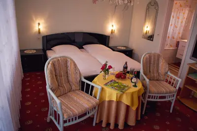 Ein Bett oder Betten in einem Zimmer der Unterkunft Hotel Garni Regina
