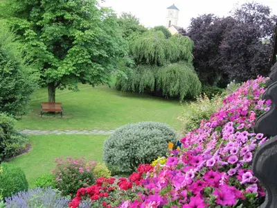 Ein Garten an der Unterkunft Ferienwohnung Kreuzer Lydia