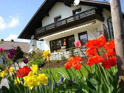 Ein Garten an der Unterkunft Ferienwohnung Kreuzer Lydia