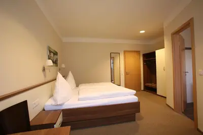 Ein Bett oder Betten in einem Zimmer der Unterkunft Hotel Gasthof Fenzl