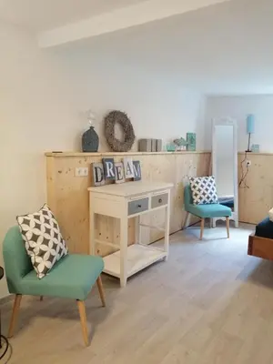 Ein Sitzbereich in der Unterkunft Ferienhaus Deko-Scheune