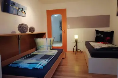 Ein Bett oder Betten in einem Zimmer der Unterkunft Direkt im Herzen von Bayreuth Wohnung S9 mit 115qm und großem Balkon