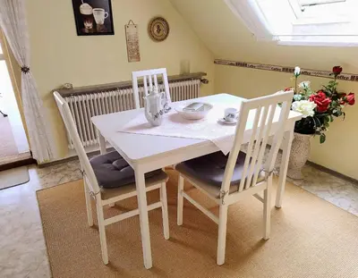 Ein Sitzbereich in der Unterkunft Ferienwohnung Heike Greiner