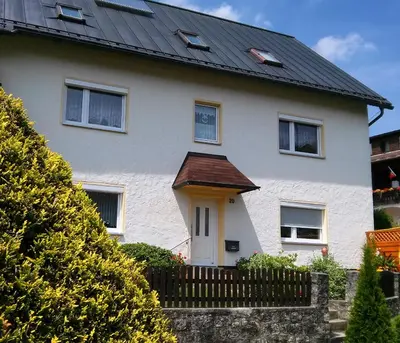 Das Gebäude in dem sich die Ferienwohnung befindet