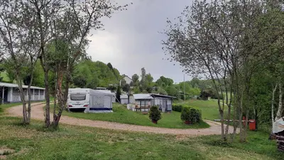 Ein Garten an der Unterkunft Campingstellplatz Haus Seeblick