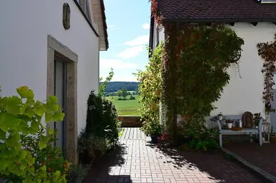 Ein Garten an der Unterkunft Gästehaus Kohlberg