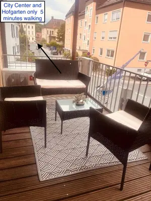 Ein Balkon oder eine Terrasse in der Unterkunft Beste Lage im Zentrum und am Hofgarten 150qm mit Klima, 2xBalkon, Aufzug, Familienfreundlich