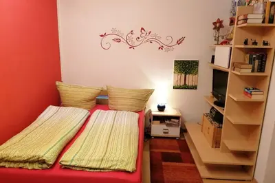 Ein Bett oder Betten in einem Zimmer der Unterkunft Beste Lage im Zentrum und am Hofgarten 150qm mit Klima, 2xBalkon, Aufzug, Familienfreundlich