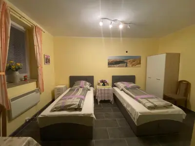 Ein Bett oder Betten in einem Zimmer der Unterkunft Ferienwohnung Goldener Drache