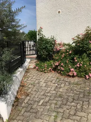 Ein Garten an der Unterkunft Ferienwohnung mit Terrasse bei Nürnberg