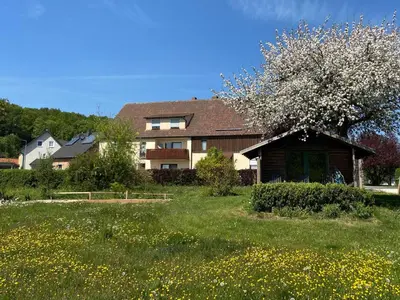 Ein Garten an der Unterkunft Ferienwohnung Wölfel