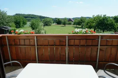 Ein allgemeiner Bergblick oder ein Berglick von der Ferienwohnung aus