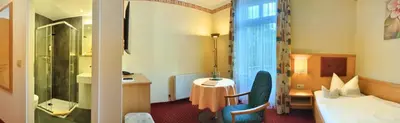 Ein Badezimmer in der Unterkunft Hotel-Pension Vier Jahreszeiten
