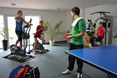 Das Fitnesscenter und/oder die Fitnesseinrichtungen in der Unterkunft Hotel-Pension Vier Jahreszeiten