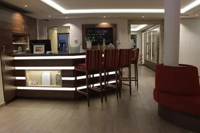 Ein Sitzbereich in der Unterkunft Hotel Number One