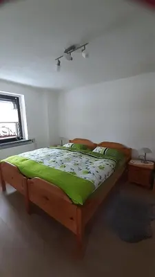 Ein Bett oder Betten in einem Zimmer der Unterkunft Ferienwohnung am Querweg