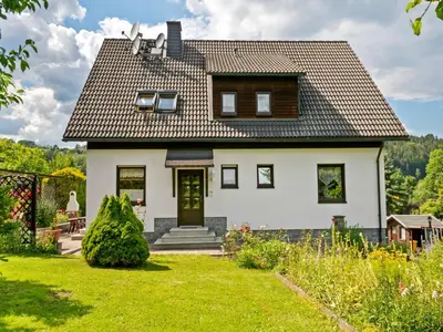 Ein Garten an der Unterkunft Charmante Dachgeschoss Ferienwohnung im Erzgebirge