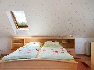 Ein Bett oder Betten in einem Zimmer der Unterkunft Charmante Dachgeschoss Ferienwohnung im Erzgebirge